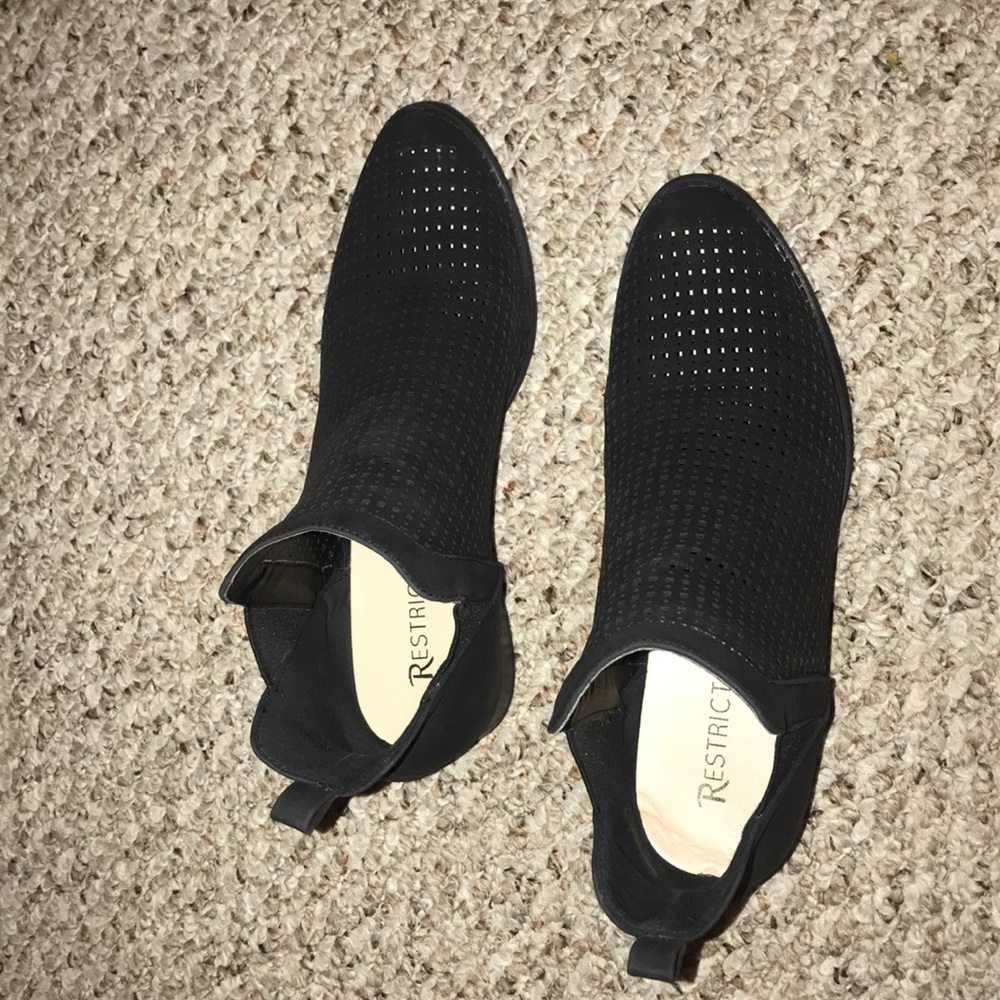 Women’s Black Booties - Picture 2 of 5
